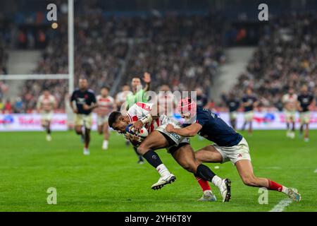Saint Denis, Frankreich. November 2024. Epineri Uluiviti (L) von Japan im Kampf gegen Louis Bielle-Biarrey (R) von Frankreich während des Rugbyspiels der Autumn Nations Series zwischen Frankreich und Japan, Frankreich, am 9. November 2024 in Saint Denis. Foto: Eliot Blondet/ABACAPRESS. COM Credit: Abaca Press/Alamy Live News Stockfoto