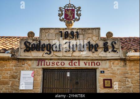 Ayegui, Spanien – 24. Mai 2024: Das Weinmuseum in der Bodegas Irache in Ayegui in Nordspanien Stockfoto