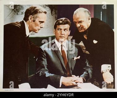 PHILIP LOCKE und ROGER MOORE als Simon Templar / The Saint in THE FICTION-MAKERS 1968 Regisseur ROY WARD BAKER Figur von Leslie Charteris Story / Drehbuch John Kruse Musik Edwin Astley Produzenten Robert S. Baker und (nicht bekannt) Roger Moore Bamore / Incorporated Television Company (ITC) / Stockfoto