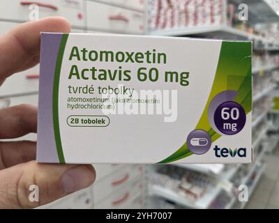 Atomoxetin Actavis Box des Medikaments mit Atomoxetin Wirkstoff von Mylan, verwendet zur Behandlung von ADHS, Aufmerksamkeitsdefizit Hyperaktivitätsstörung, Stockfoto