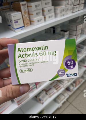 Atomoxetin Actavis Box des Medikaments mit Atomoxetin Wirkstoff von Mylan, verwendet zur Behandlung von ADHS, Aufmerksamkeitsdefizit Hyperaktivitätsstörung, Stockfoto