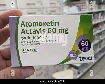 Atomoxetin Actavis Box des Medikaments mit Atomoxetin Wirkstoff von Mylan, verwendet zur Behandlung von ADHS, Aufmerksamkeitsdefizit Hyperaktivitätsstörung, Stockfoto