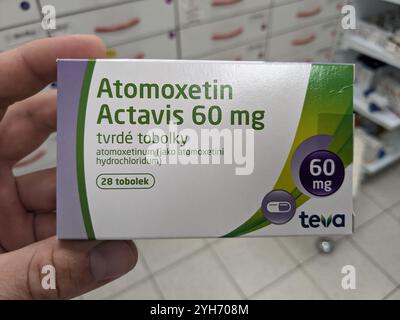 Atomoxetin Actavis Box des Medikaments mit Atomoxetin Wirkstoff von Mylan, verwendet zur Behandlung von ADHS, Aufmerksamkeitsdefizit Hyperaktivitätsstörung, Stockfoto