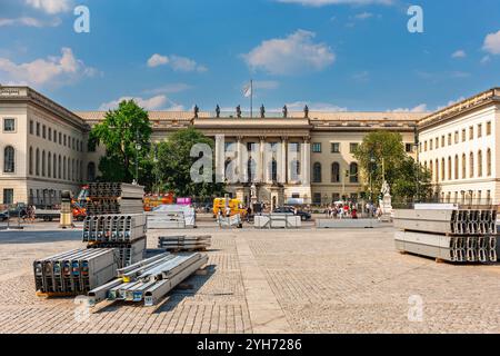 Berlin - 14. Juli 2010 : Bau und Instandsetzung um den Bebel Platz und die Humboldt-Universität. Stockfoto