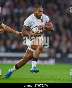 London, Großbritannien. November 2024. England gegen Australien – Autumn Nations Series – Twickenham. Ollie Lawrence in Aktion. Bildnachweis: Mark Pain/Alamy Live News Stockfoto