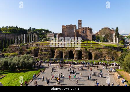 Blick vom Kolosseum in Richtung Forum Romanum, Rom, Italien Stockfoto