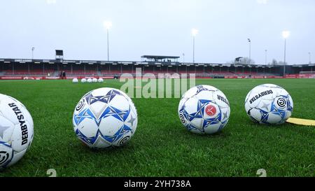 Almere, Niederlande. November 2024. ALMERE, 10-11-2024, Yanmar Stadium, Saison 2024/2025, Dutch Eredivisie Football. Überblick über das stadion vor dem Spiel Almere City - Feyenoord Credit: Pro Shots/Alamy Live News Stockfoto