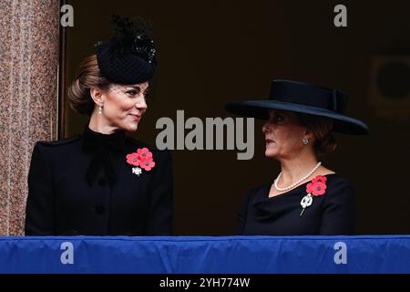 Die Prinzessin von Wales (links) und die Herzogin von Edinburgh während des Gedenkgottesdienstes am Cenotaph in London. Bilddatum: Sonntag, 10. November 2024. Stockfoto