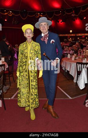 Britt Kanja und Günther Krabbenhöft bei der PALAZZO Gala-Premiere im PALAZZO-Spiegelpalast in Berlin am 09.11.2024 Stockfoto