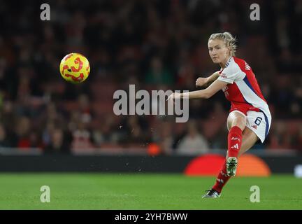 Arsenals Leah Williamson beim Barclays FA Women's Super League Spiel zwischen Arsenal und Brighton und Hove Albion im Emirates Stadium, London am Freitag, den 8. November 2024. (Foto: Jade Cahalan | MI News) Stockfoto