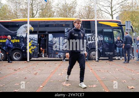 Heerenveen, Niederlande. November 2024. HEERENVEEN, Abe Lenstra Stadium, 10-11-2024, Saison 2024/2025, niederländische Eredivisie. Während des Spiels Heerenveen - Go Ahead Eagles, GA Eagles Spieler Jakob Breum kommt im Stadion Credit: Pro Shots/Alamy Live News Stockfoto