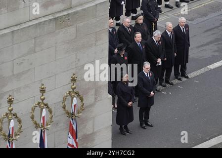 (Erste Reihe von links nach rechts) Parteichef Kemi Badenoch und Premierminister Sir Keir Starmer. (2. Reihe) die ehemaligen Premierminister Theresa May, David Cameron, Gordon Brown, Tony Blair und John Major während der Gedenkfeier im Cenotaph in London. Bilddatum: Sonntag, 10. November 2024. Stockfoto