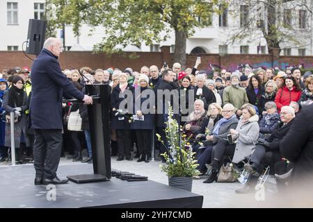 Kai Wegner (Regierender Bürgermeister von Berlin) hält anlässlich des 35-jährigen Jubiläums der Gedenkfeier an der Berliner Mauer Stockfoto