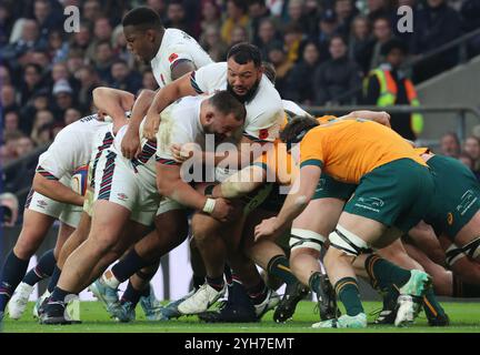 London, Großbritannien. November 2024. L-R Englands Ellis Genge (Bristol Bears) und Englands will Stuart (Bath Rugby) in Aktion während der Herbstnationenserie zwischen England und Australien (Wallabies) im Allianz-Stadion, Twickenham, London am 9. November 2024 Credit: Action Foto Sport/Alamy Live News Stockfoto