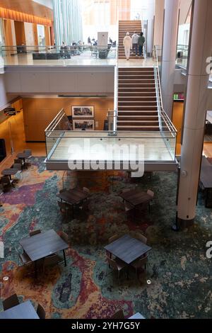 Innenansicht der Stephen M Ross School of Business auf dem Campus der University of Michigan, Ann Arbor Michigan USA Stockfoto