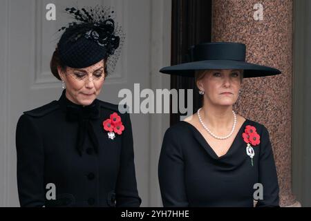 Die Prinzessin von Wales (links) und die Herzogin von Edinburgh während des Gedenkgottesdienstes am Cenotaph in London. Bilddatum: Sonntag, 10. November 2024. Stockfoto