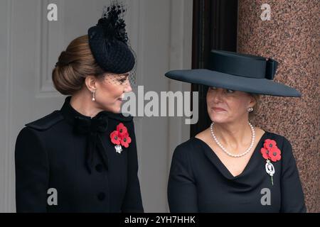 Die Prinzessin von Wales (links) und die Herzogin von Edinburgh während des Gedenkgottesdienstes am Cenotaph in London. Bilddatum: Sonntag, 10. November 2024. Stockfoto