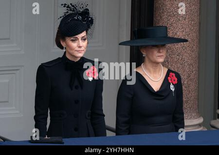 Die Prinzessin von Wales (links) und die Herzogin von Edinburgh während des Gedenkgottesdienstes am Cenotaph in London. Bilddatum: Sonntag, 10. November 2024. Stockfoto