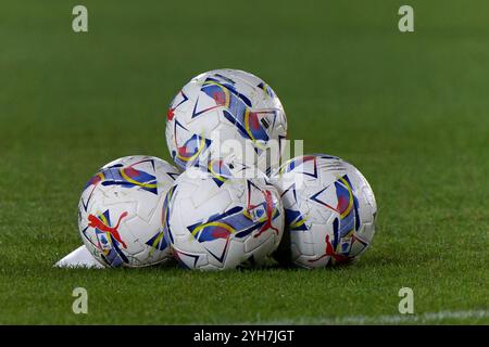 Offizielle Bälle Serie A 2024 - 2025 während des Spiels US Lecce vs Empoli FC, italienische Fußball Serie A in Lecce, Italien, 8. November 2024 Stockfoto