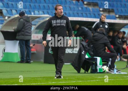 Hannover, Deutschland 10. November 2024: 3 . Liga - 2024/2025 - Hannover 96 II vs. FC Ingolstadt 04 im Bild: Trainer Daniel Stendel (Hannover) /// DFB-Vorschriften verbieten die Verwendung von Fotografien als Bildsequenzen und/oder Quasi-Video /// Stockfoto