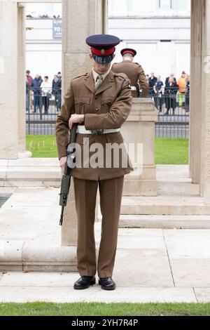 Old Steine, Brighton, Stadt Brighton & Hove, East Sussex, Großbritannien. Gedenksonntag, Brighton. Der Gedenktag wird im Vereinigten Königreich als Gedenktag für den Beitrag der britischen und des Commonwealth-Militärs und -Soldaten und -Frauen in den beiden Weltkriegen und späteren Konflikten abgehalten. Sie findet am zweiten Sonntag im November statt. November 2024. David Smith/Alamy News Stockfoto