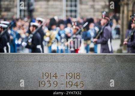 Edinburgh Schottland, Vereinigtes Königreich 10. November 2024. Gedenkfeier am Sonntag im Stone of Remembrance vor den City Chambers. sst/Alamy Live News Stockfoto