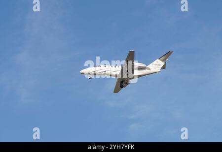 Cessna 525A Citation CJ2+ - iXAir Flugzeug, Privatjet. Wir nähern uns dem Flughafen Malaga, Spanien. Stockfoto