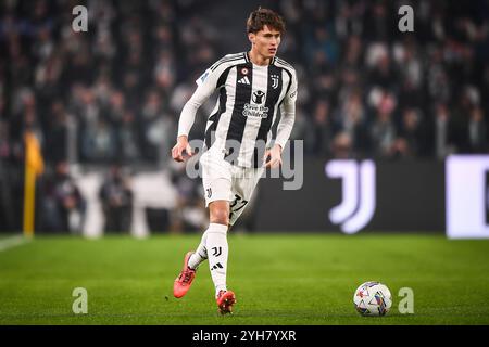 Turin, Italien, Italien. November 2024. Nicolo SAVONA von Juventus während des Spiels der Serie A zwischen Juventus FC und Torino FC im Allianz Stadion am 9. November 2024 in Turin. (Kreditbild: © Matthieu Mirville/ZUMA Press Wire) NUR REDAKTIONELLE VERWENDUNG! Nicht für kommerzielle ZWECKE! Stockfoto