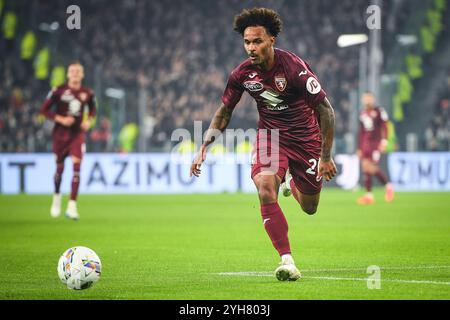 Turin, Italien, Italien. November 2024. Valentino LAZARO von Turin während des Spiels der Serie A zwischen Juventus FC und Torino FC im Allianz Stadium am 9. November 2024 in Turin. (Kreditbild: © Matthieu Mirville/ZUMA Press Wire) NUR REDAKTIONELLE VERWENDUNG! Nicht für kommerzielle ZWECKE! Stockfoto