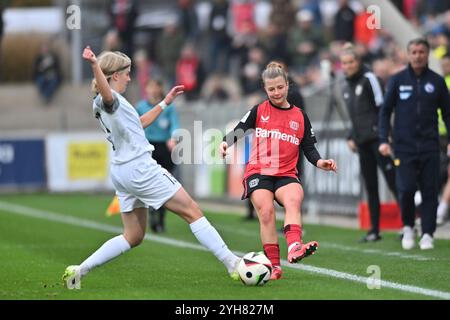 Leverkusen, Deutschland. November 2024. Kristin Kögel (B04, 11) passt den Ball, 10.11.2024, Leverkusen (Deutschland), Fussball, Google Pixel Frauen-Bundesliga, BAYER 04 LEVERKUSEN - TURBINE POTSDAM, DFB/DFL-VORSCHRIFTEN VERBIETEN DIE VERWENDUNG VON FOTOGRAFIEN ALS BILDSEQUENZEN UND/ODER QUASI-VIDEO. Quelle: dpa/Alamy Live News Stockfoto