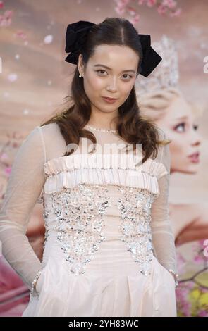 Los Angeles, USA. November 2024. Laufey kam am 9. November 2024 zur „Wicked“ Los Angeles Premiere im Dorothy Chandler Pavilion in Los Angeles, KALIFORNIEN. © Janet Gough/AFF-USA. COM Credit: AFF/Alamy Live News Stockfoto