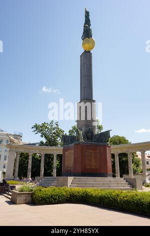 WIEN, ÖSTERREICH - 29. JULI 2021: Denkmal zu Ehren sowjetischer Armeesoldaten in Wien Stockfoto