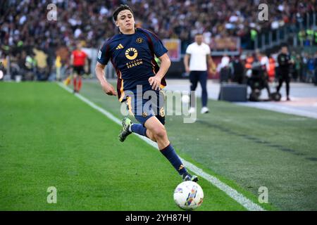Rom, Italien. November 2024. Niccolo Pisilli von AS Roma in Aktion während des Fußballspiels der Serie A zwischen AS Roma und Bologna FC im Olimpico-Stadion in Rom (Italien) am 10. November 2024. Quelle: Insidefoto di andrea staccioli/Alamy Live News Stockfoto