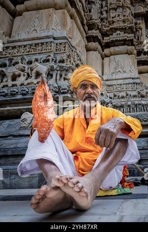 Porträt eines indischen Sadhu oder heiligen Mannes, Udaipur, Rajasthan, Indien Stockfoto