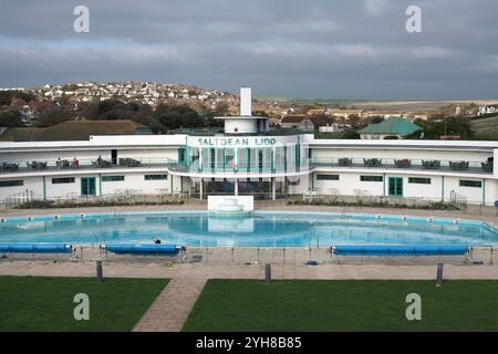 Saltdean Lido, nahe Brighton, East Sussex. Stockfoto