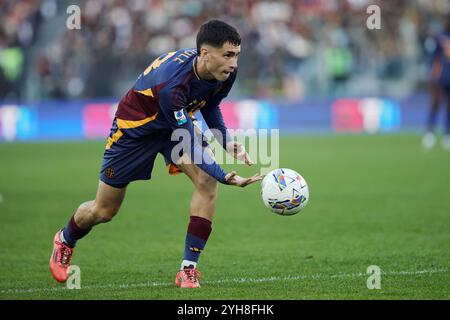 Rom, Italien. November 2024. Matias Soule’ of Roma während des italienischen Meisterschaftsspiels Serie A zwischen AS Roma und Bologna FC am 10. November 2024 im Stadio Olimpico in Rom. Quelle: Federico Proietti / Alamy Live News Stockfoto