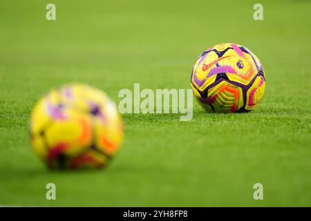 Eine allgemeine Ansicht des Nike Flight Hi-Vis Balls 2024/25 in Stamford Bridge, London. Bilddatum: Sonntag, 10. November 2024. Stockfoto