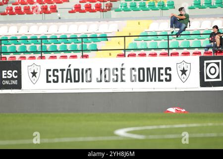 Lisboa, Portugal. November 2024. Estádio Jose Gomes Benennung des Stadions von heute während des Liga Portugal Betclic 2024/25 Spiels zwischen Estrela da Amadora und Nacional da Madeira Estádio am 10. November 2024 in Lisboa, Portugal. (Miguel Lemos/SPP) Credit: SPP Sport Press Photo. /Alamy Live News Stockfoto