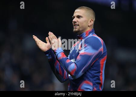 LONDON, Großbritannien - 10. November 2024: Harry Clarke aus Ipswich Town feiert nach dem Premier League-Spiel zwischen Tottenham Hotspur FC und Ipswich Town FC im Tottenham Hotspur Stadium (Credit: Craig Mercer/ Alamy Live News) Stockfoto