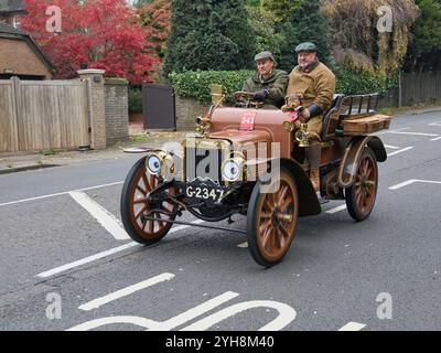 1904 Albion Wagonette, Teilnehmer Nummer 343 im London to Brighton Veteran Car Run 2024, vorbei an Earlswood Redhill Surrey Stockfoto
