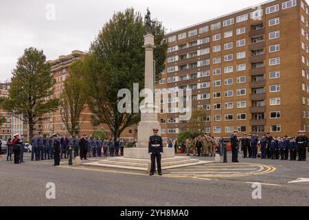 War Memorial, Grand Parade, Hove, Stadt Brighton & Hove, East Sussex, Großbritannien. Gedenksonntag, Hove. Der Gedenktag wird im Vereinigten Königreich als Gedenktag für den Beitrag der britischen und des Commonwealth-Militärs und -Soldaten und -Frauen in den beiden Weltkriegen und späteren Konflikten abgehalten. Sie findet am zweiten Sonntag im November statt. November 2024. David Smith/Alamy News Stockfoto