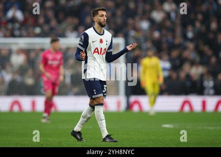 LONDON, UK - 10. November 2024: Rodrigo Bentancur von Tottenham Hotspur reagiert während des Premier League-Spiels zwischen Tottenham Hotspur FC und Ipswich Town FC im Tottenham Hotspur Stadium (Foto: Craig Mercer/ Alamy Live News) Stockfoto