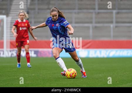 St Helens, Großbritannien. Sonntag, 10. November 2024, Barclays Women’s Super League: Liverpool FC Women vs Chelsea FC Women im St. Helens Stadium. Guro Reiten mit einem Torschuss. James Giblin/Alamy Live News. Stockfoto