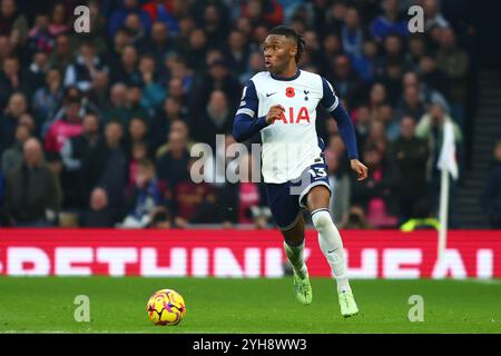 London, Großbritannien. November 2024. London, England, 10. Oktober 2024: Destiny Udogie (13 Tottenham Hotspur) während des Premier League Spiels zwischen Tottenham Hotspur und Ipswich Town im Tottenham Hotspur Stadium in London (Alexander Canillas/SPP) Credit: SPP Sport Press Photo. /Alamy Live News Stockfoto