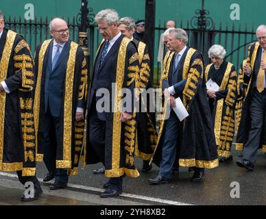 Richter des Obersten Gerichts des Vereinigten Königreichs, die während der Prozession gesehen wurden. Richter und Angehörige der juristischen Berufe im Vereinigten Königreich verlassen Westminster Abbey nach einem Gottesdienst zum Beginn des Rechtsjahres in England und Wales. Stockfoto