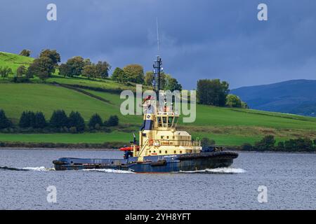 Der Svitzer Schleppschlepper Anglegarth fährt auf dem Fluss Clyde. Stockfoto