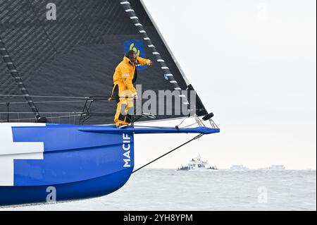 Illustration des Starts des Vendee Globe 2024-2025, 10. Ausgabe des Solo-Nonstop rund um die Welt-Yachtrennen, am 10. November 2024 in Les Sables-d'Olonne, Frankreich. Foto: Tomas Stevens/ABACAPRESS. COM Credit: Abaca Press/Alamy Live News Stockfoto