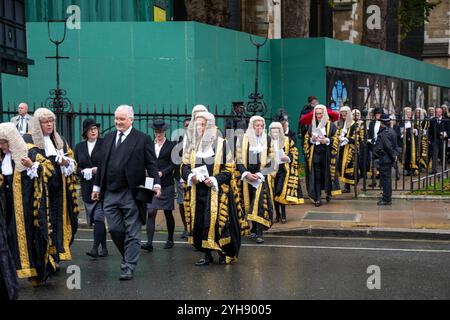 Vereinigtes Königreich. Oktober 2024. Lord and Lady Justices of Appeal in voller richterlicher Kleidung, die im House of Lords angekommen sind. Richter und Angehörige der juristischen Berufe im Vereinigten Königreich verlassen Westminster Abbey nach einem Gottesdienst zum Beginn des Rechtsjahres in England und Wales. (Credit Image: © Ian Davidson/SOPA Images via ZUMA Press Wire) NUR REDAKTIONELLE VERWENDUNG! Nicht für kommerzielle ZWECKE! Stockfoto