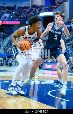 Hartford, Connecticut, USA. November 2024. Während des NCAA Basketballspiels zwischen New Hampshire Wildcats im UConn Huskies (3) im ZL Center in Hartford CT (Credit Image: © James Patrick Cooper/ZUMA Press Wire) NUR REDAKTIONELLE VERWENDUNG! Nicht für kommerzielle ZWECKE! Stockfoto