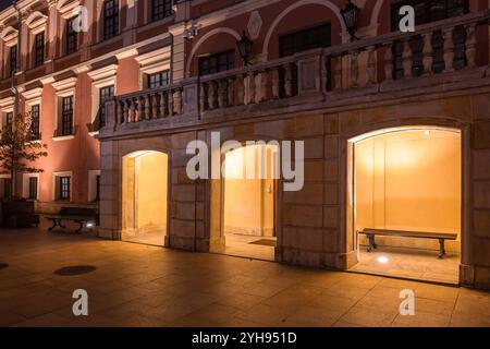 Lublin, Polen - 12. September 2022: Das Königsschloss Lublin in der Nacht, Polen Stockfoto